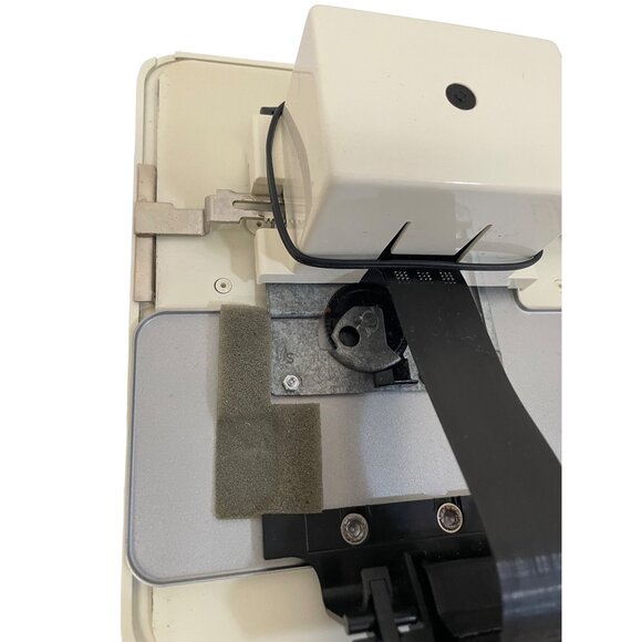 Singer Buttonholer Attachment For Sewing Machine - Picture 5 of 8